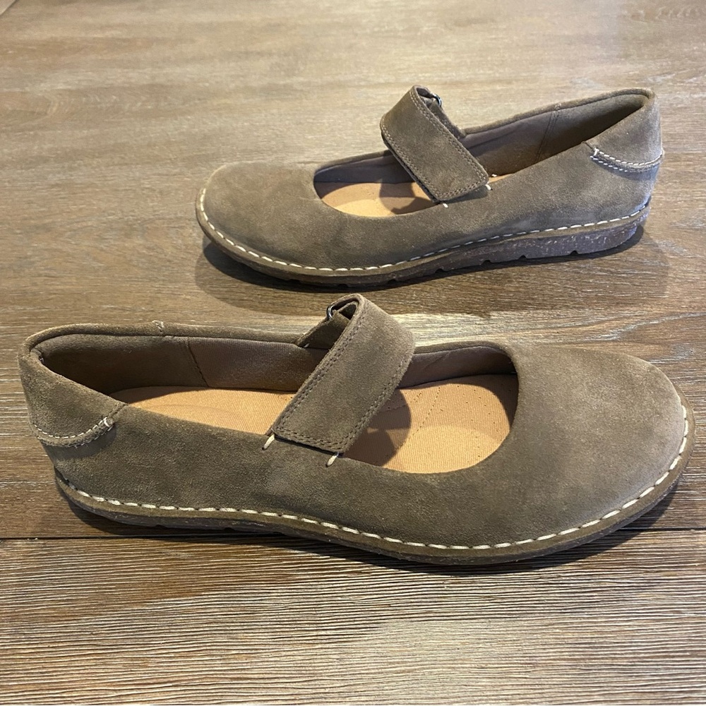 Clarks Taupe Suede Mary Jane Flats